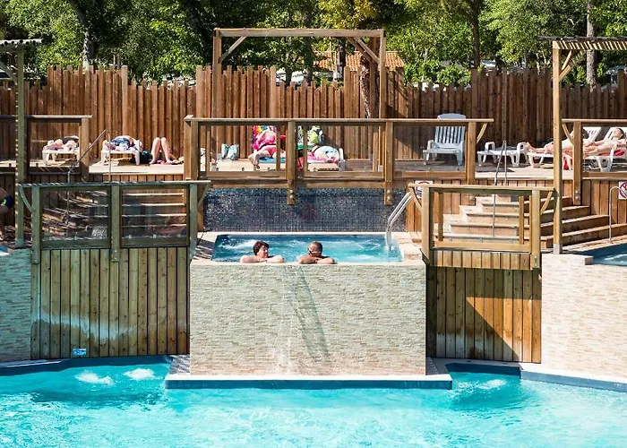 Village Club Les Sablons مكان تخييم